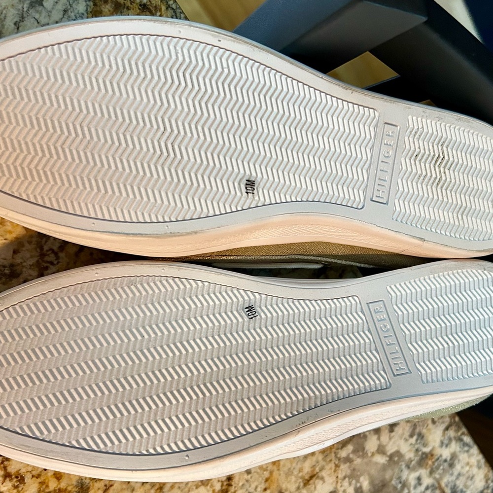 NWT Tommy Hilfiger sz 10 Loafers with White Accents Metallic Gold Boat Shoes - Picture 4 of 4